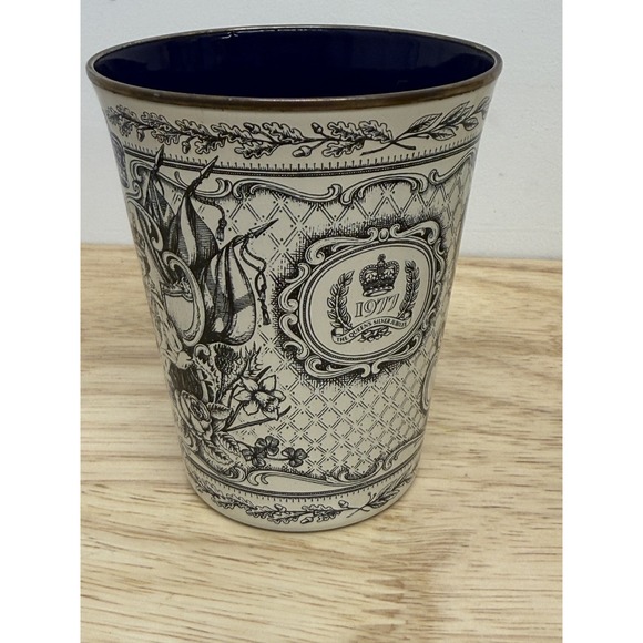 Bilston & Battersea Enamels '1977 Silver Jubilee Beaker', Halcyon Days #18 - Picture 3 of 6